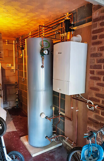 https://plumberforrestdale.com.au/uploads/2025/06/hot-water-684599.jpg